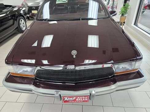 Used 1996 Buick Roadmaster Sedan RWD image 3