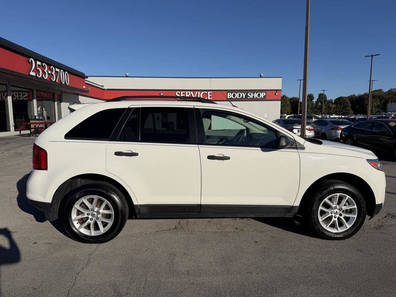 Used 2013 Ford Edge SE FWD image 2