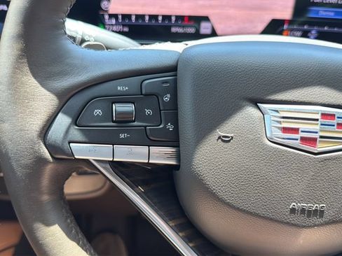 Used 2021 Cadillac Escalade Premium Luxury AWD/4WD image 23