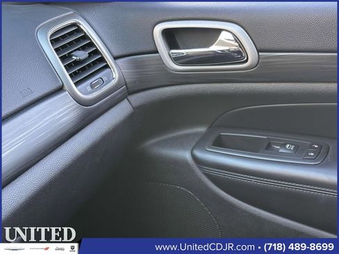 Used 2020 Jeep Grand Cherokee Laredo image 27