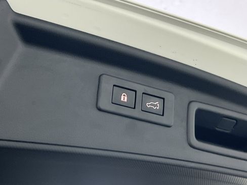 Used 2024 Subaru Forester Premium image 27