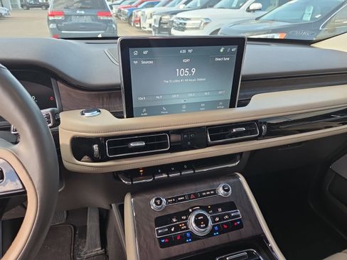 Used 2022 Lincoln Aviator Reserve w/ Equipment Group 201A AWD/4WD image 10