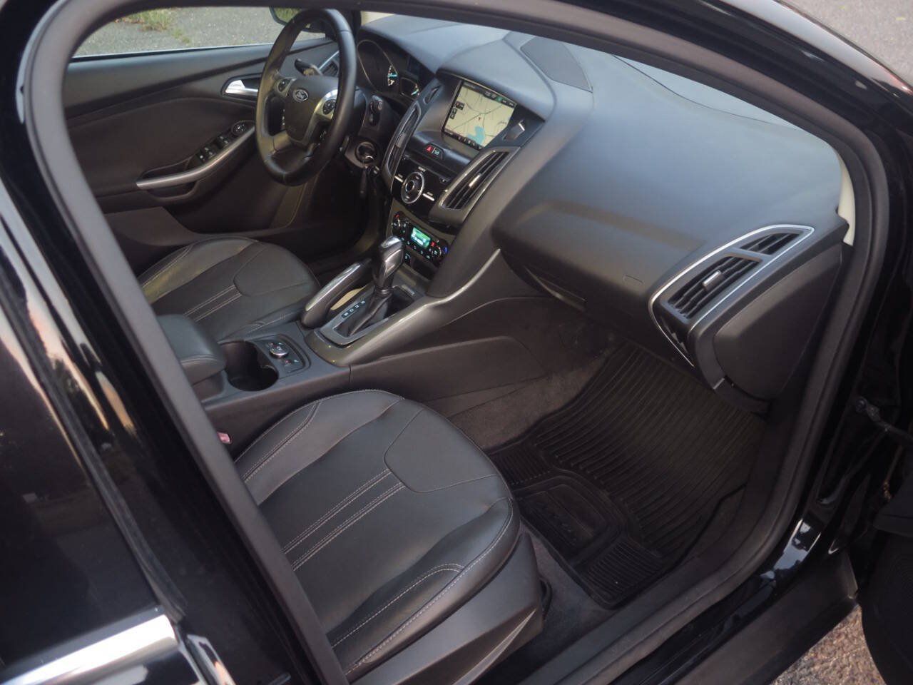 Used 2012 Ford Focus Titanium FWD image 20
