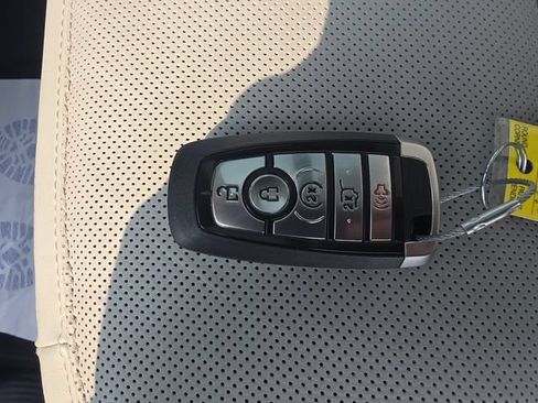 Used 2025 Ford Expedition Max Platinum w/ Driver's Package AWD/4WD image 34