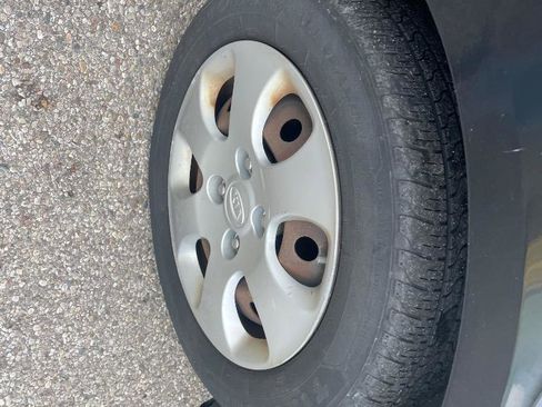 Used 2009 Kia Spectra EX image 16