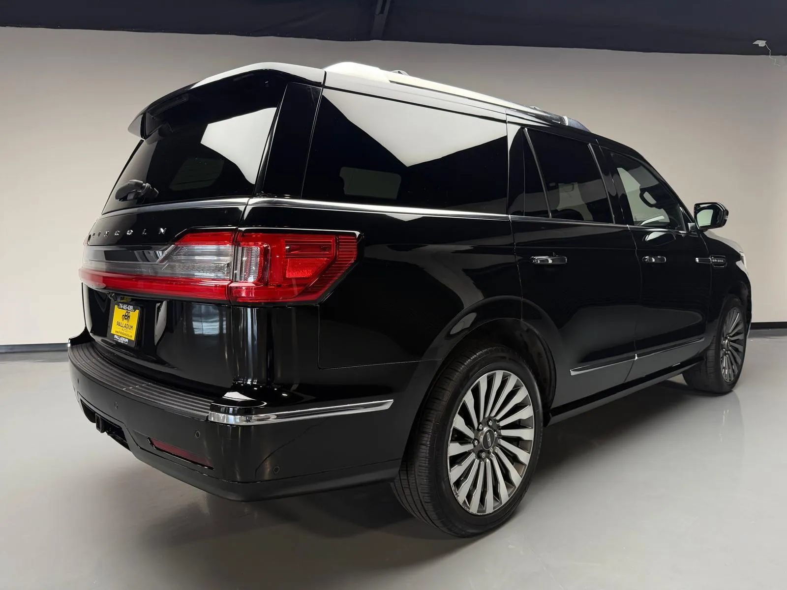 Used 2018 Lincoln Navigator Reserve w/ Technology Package AWD/4WD image 4
