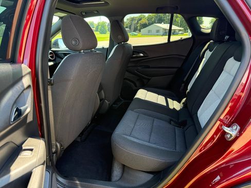 Used 2025 Chevrolet Trax RS w/ Sunroof Package FWD image 12