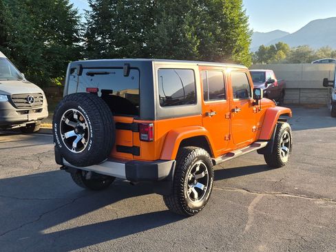 Used 2013 Jeep Wrangler Unlimited Sahara w/ Connectivity Group AWD/4WD image 3