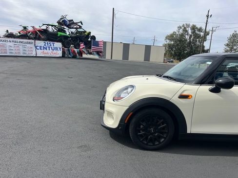 Used 2018 MINI Cooper 4-Door Hardtop FWD image 4
