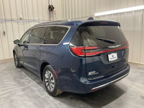 Used 2021 Chrysler Pacifica Touring-L image 22