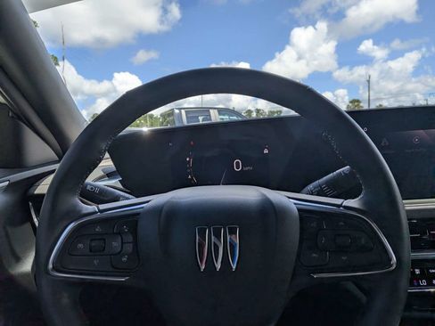 Used 2025 Buick Envista Avenir FWD image 21