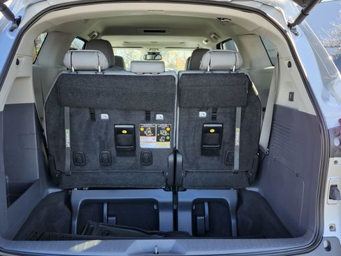 Used 2024 Toyota Sienna XLE w/ XLE Plus Package image 22