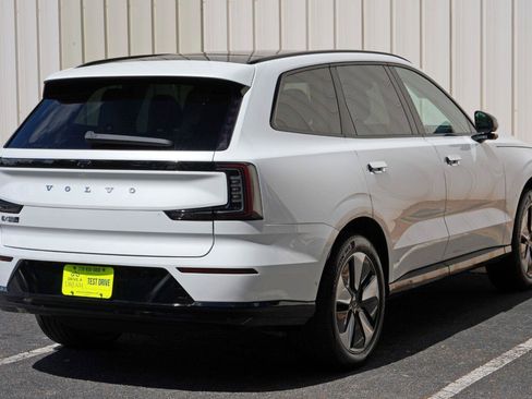 Used 2025 Volvo EX90 Plus AWD/4WD image 52