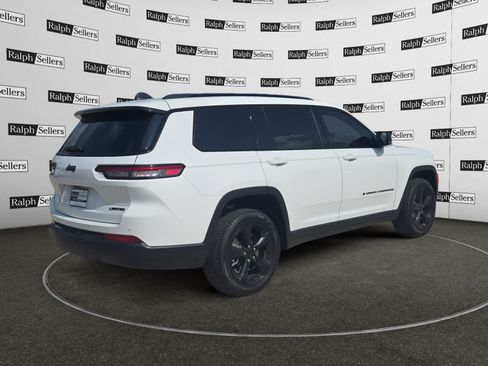 Used 2025 Jeep Grand Cherokee L Limited w/ Black Appearance Package RWD image 6