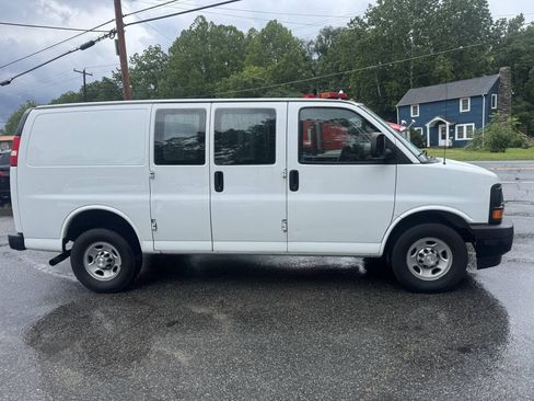 Used 2017 Chevrolet Express 2500 RWD image 6
