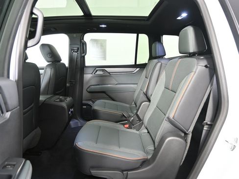 Used 2026 GMC Acadia AT4 w/ Luxury Package AWD/4WD image 18