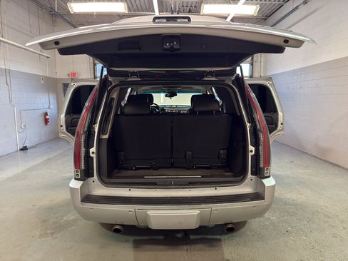 Used 2010 Cadillac Escalade Luxury AWD/4WD image 11