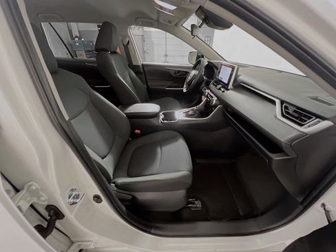 Used 2025 Toyota RAV4 LE image 31