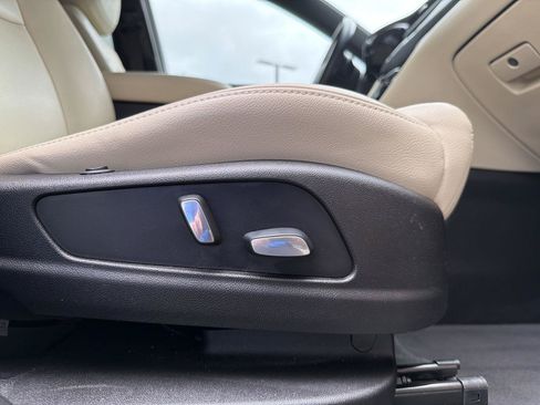Used 2019 Cadillac XT5 FWD image 33