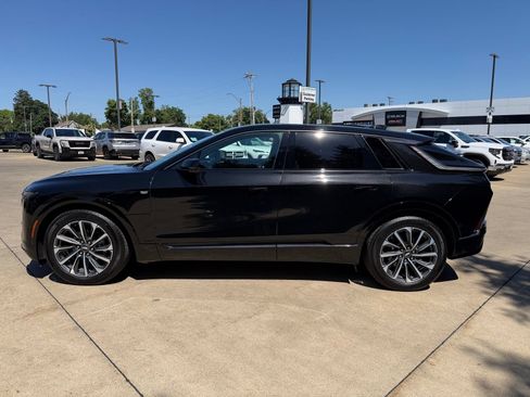 Used 2024 Cadillac Lyriq Sport AWD/4WD image 8