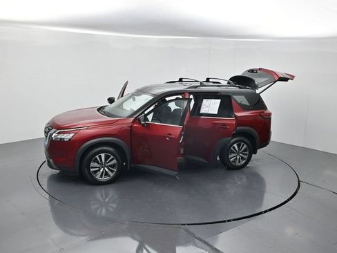 Used 2022 Nissan Pathfinder SL AWD/4WD image 46