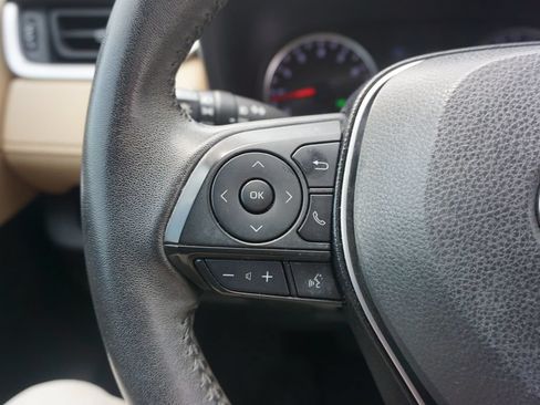 Used 2021 Toyota RAV4 XLE Premium FWD image 7