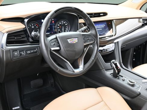 Used 2024 Cadillac XT6 Premium Luxury w/ Platinum Package FWD image 12