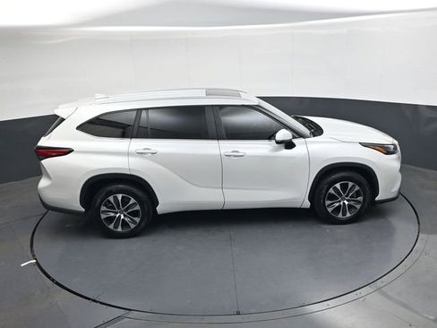 Used 2023 Toyota Highlander XLE image 25