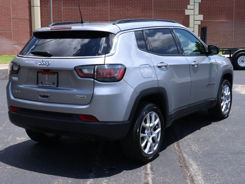 Used 2023 Jeep Compass Latitude w/ Sun and Sound Group AWD/4WD image 32