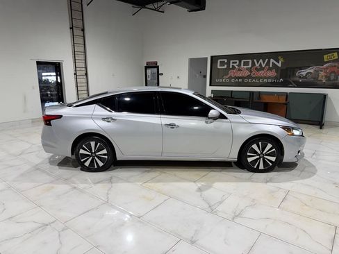 Used 2020 Nissan Altima 2.5 SL FWD image 8