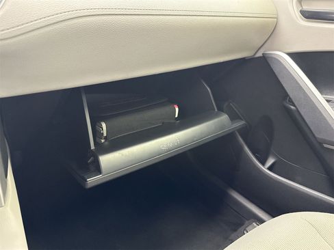 Used 2023 Toyota Corolla Cross L image 31