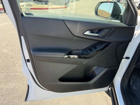 Used 2025 Chevrolet Equinox LT FWD image 20