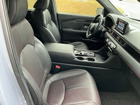 Used 2025 Honda Pilot Black Edition image 19