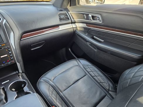 Used 2017 Ford Explorer Platinum image 15
