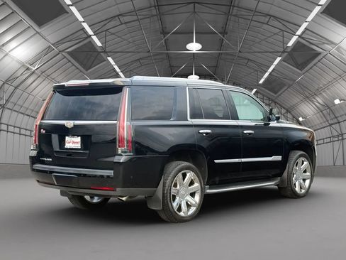 Used 2017 Cadillac Escalade Luxury RWD image 7