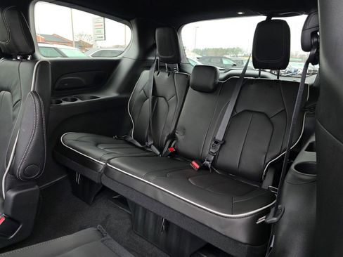 New 2026 Chrysler Pacifica Limited image 31