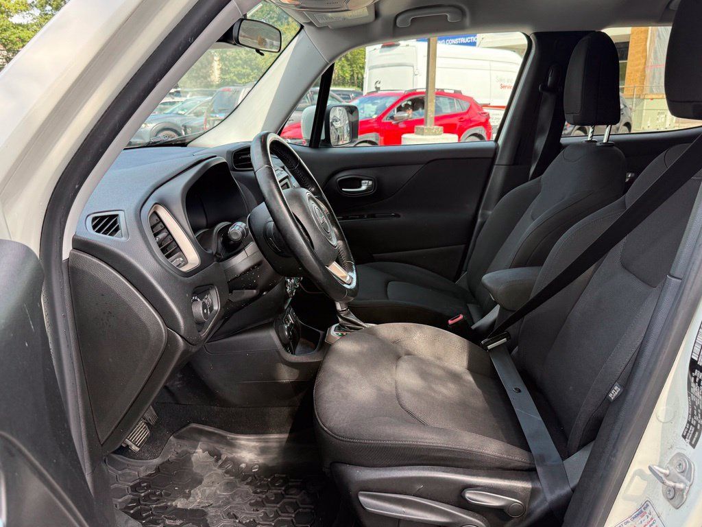 Used 2017 Jeep Renegade Latitude AWD/4WD image 17