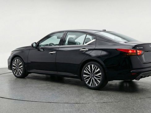 Used 2025 Nissan Altima 2.5 SV FWD image 6