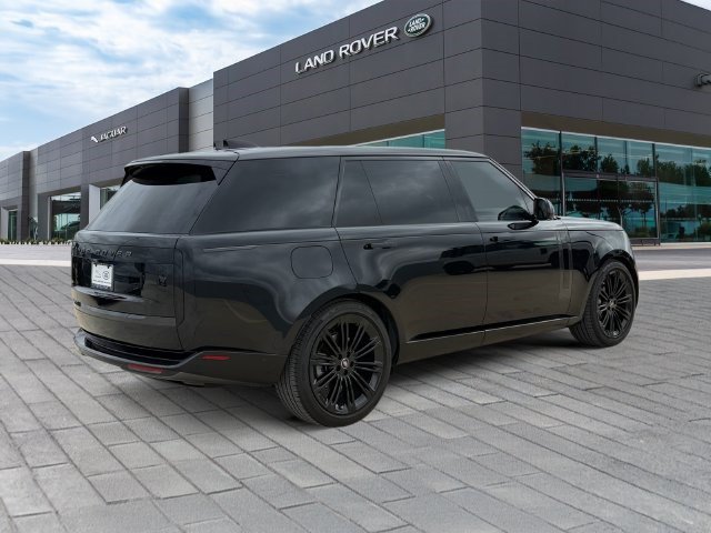 Used 2025 Land Rover Range Rover Long Wheelbase SE AWD/4WD image 5