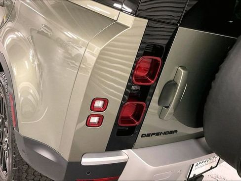 Certified 2025 Land Rover Defender 110 S image 29