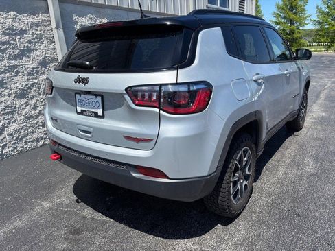 Used 2025 Jeep Compass Trailhawk AWD/4WD image 3