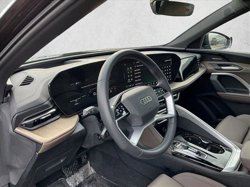Used 2025 Audi Q5 Premium Plus w/ Premium Plus image 10
