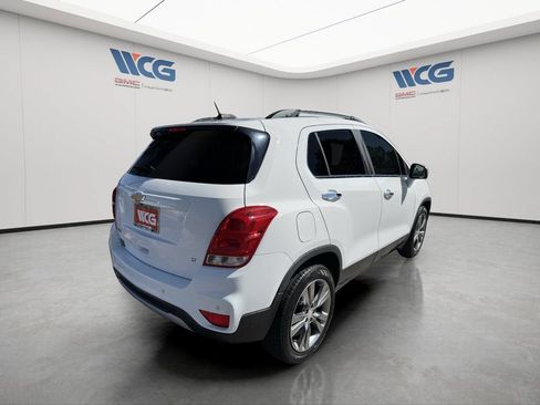 Used 2020 Chevrolet Trax LT w/ Driver Confidence Package FWD image 3