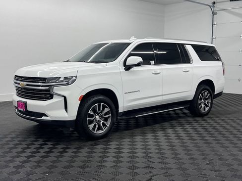 Used 2022 Chevrolet Suburban LT w/ LT Signature Plus Package AWD/4WD image 1