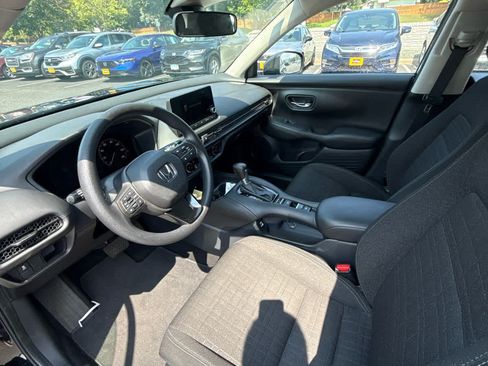 Used 2023 Honda HR-V LX image 9