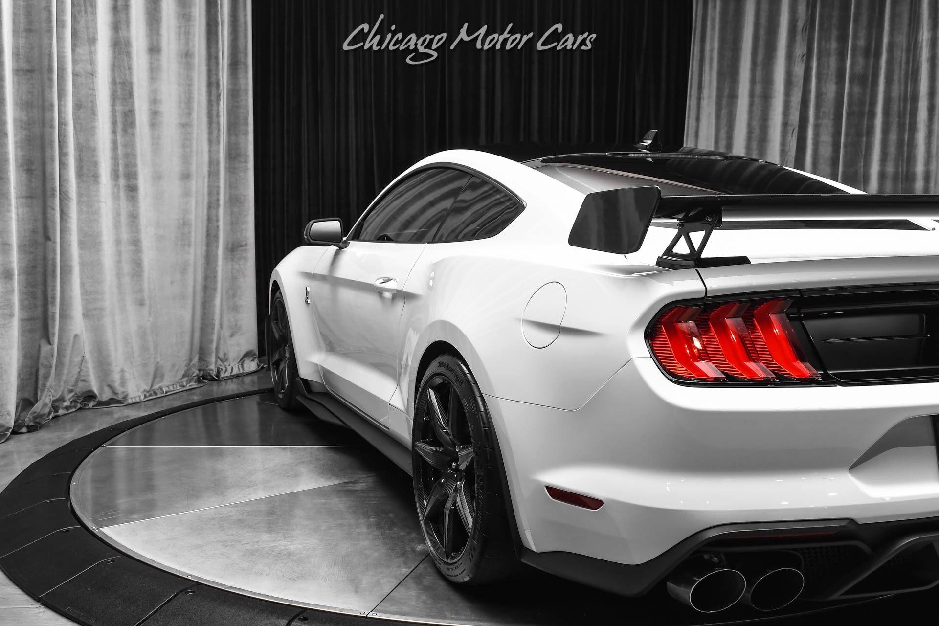 Used 2022 Ford Mustang Shelby GT500 w/ Carbon Fiber Track Pack RWD image 47