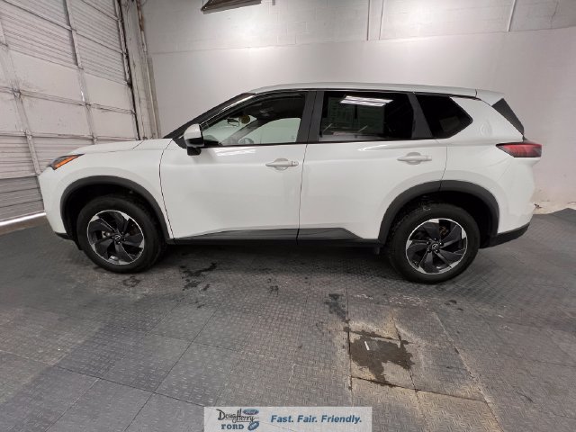 Used 2025 Nissan Rogue SV AWD/4WD image 4