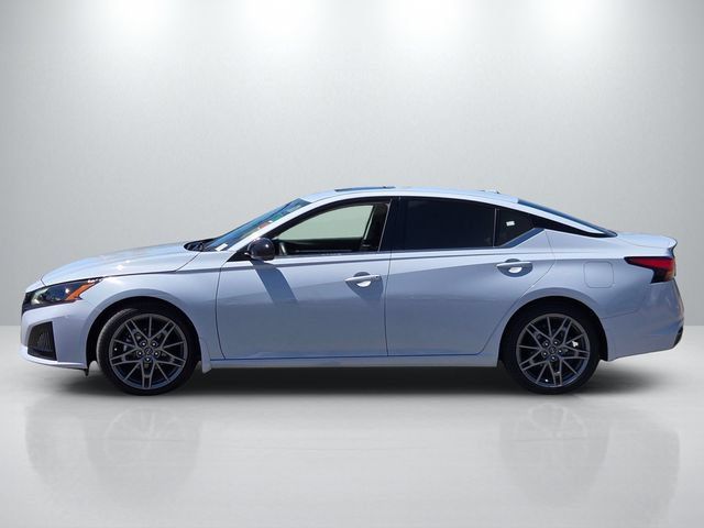 Used 2023 Nissan Altima 2.0 SR FWD image 7