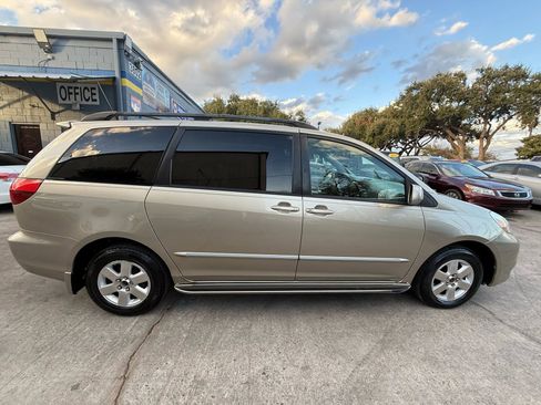 Used 2004 Toyota Sienna XLE Limited image 8