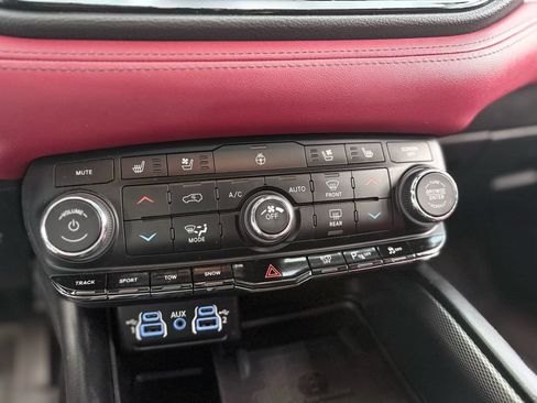 Used 2022 Dodge Durango R/T w/ Tow 'N Go Package AWD/4WD image 28
